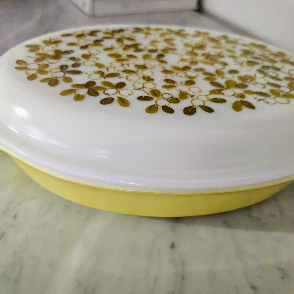Pyrex White Yellow Olive Green Casserole Dish with Floral Design - Picture 3 of 9